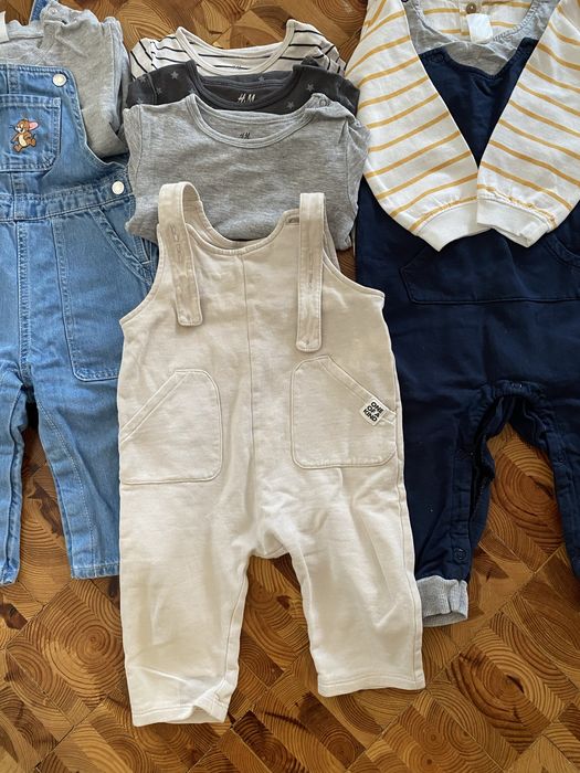 Lot haine H&M marimea 80 (salopeta, body, pijamale)