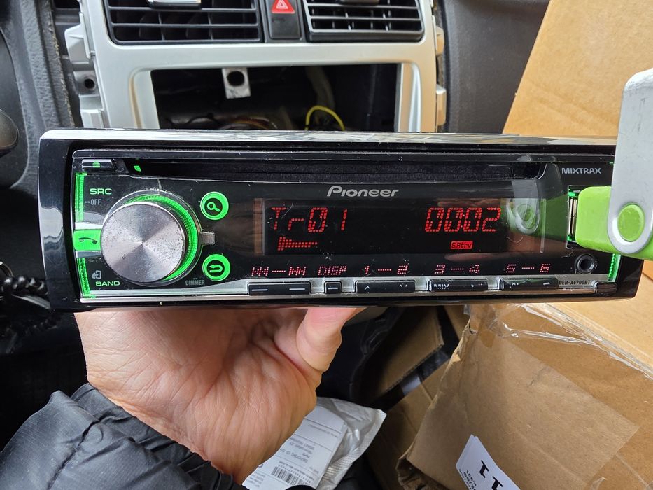 Продавам Pioneer deh-x5700bt