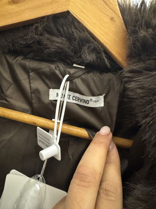 Geaca cu blana detasabila , marimea M