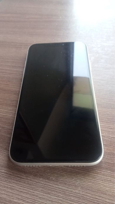 IPhone XR  128ГБ белый.