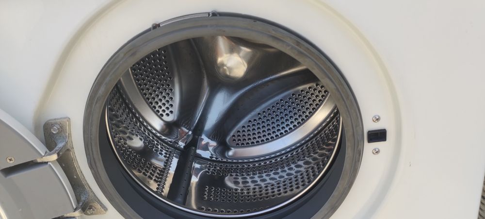 Стиральная машина LG .