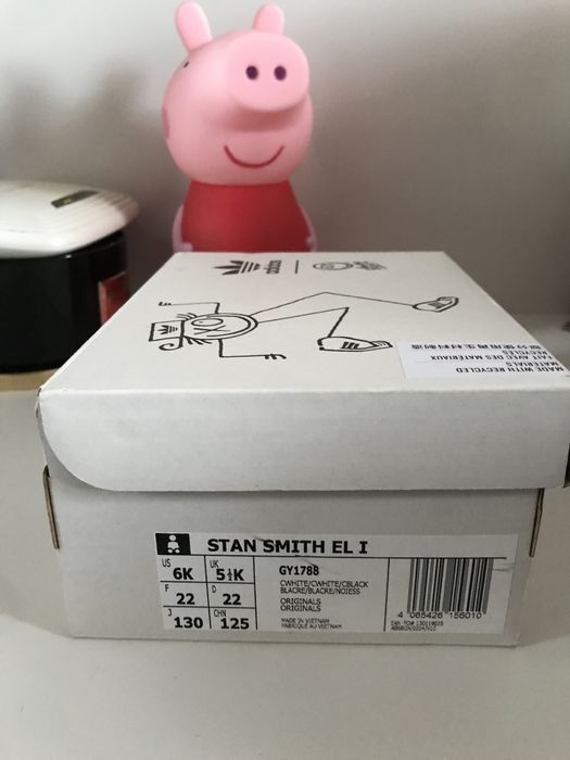 Нови! Детски Adidas Stan Smith, номер 22
