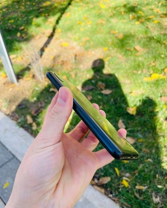 Redmi 7A 32/2 GB
Xotira 32 gb 
Dastavka xizmati mavjud
Xolati