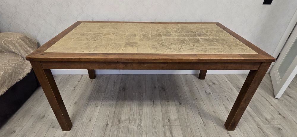 Стол обеденный, размер 155×85. Б/у, в хорошем состоянии