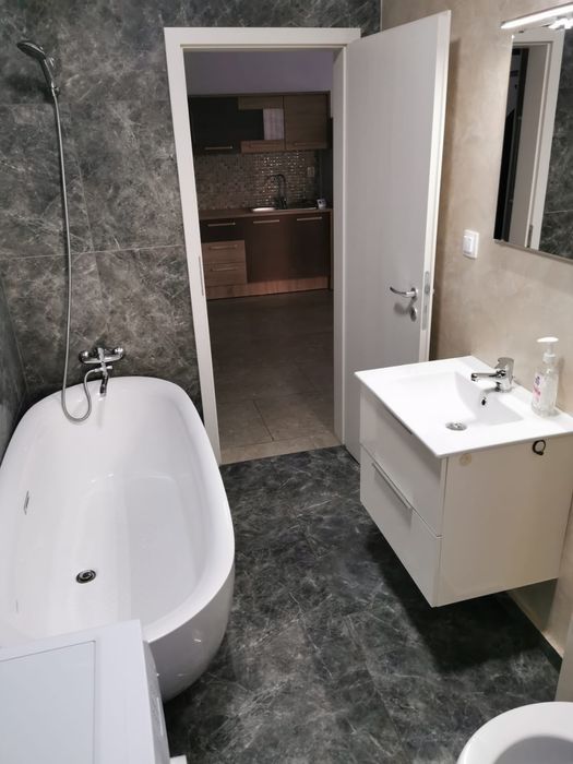 Inchiriez apartament cu 2 camere in Chinteni