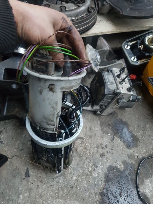 Горивна помпа резервоар за пасат 5 1.9тди