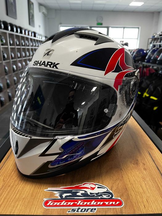 Мото каска за мотор SHARK 700S,вградени очилаS 55-56см,добро състояние