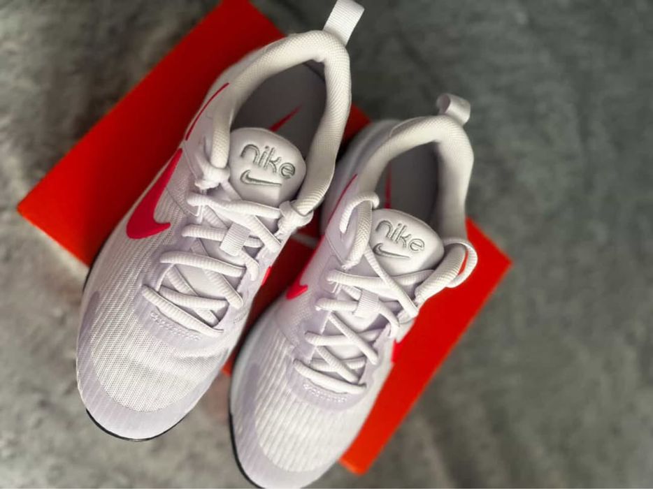 Маратонки Nike.