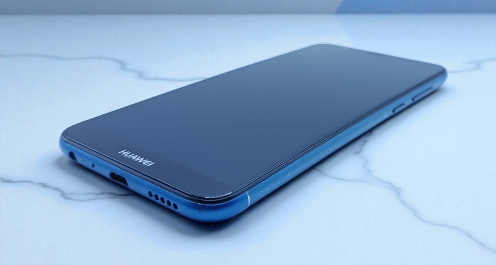 Телефон Huawei p smart новая батарея