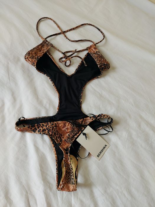 Бански Bershka-30лв.