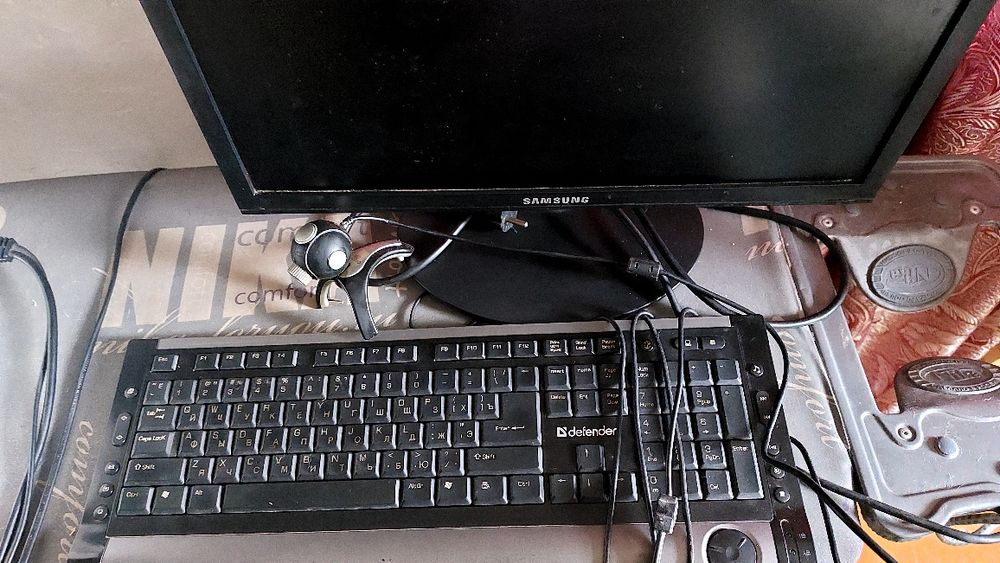 Продам б/у компьютер с деффектом. .