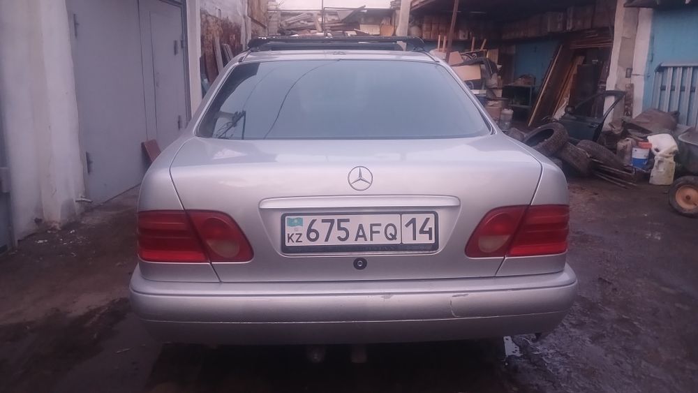 Продам мэрс 210 на 111 маторе