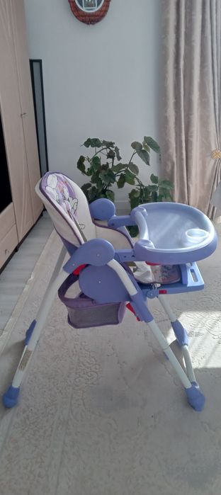 Продам обеденный стульчик для детей. Легко собирается. Очень удобно