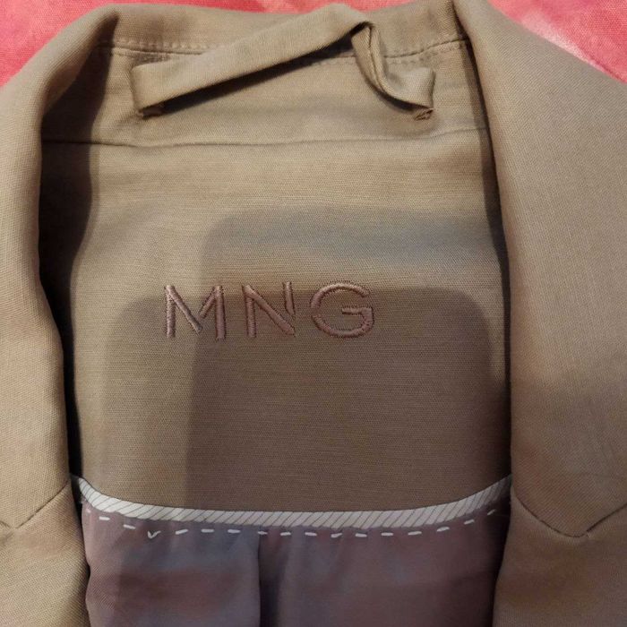 Женская демисезонная куртка и пиджак.