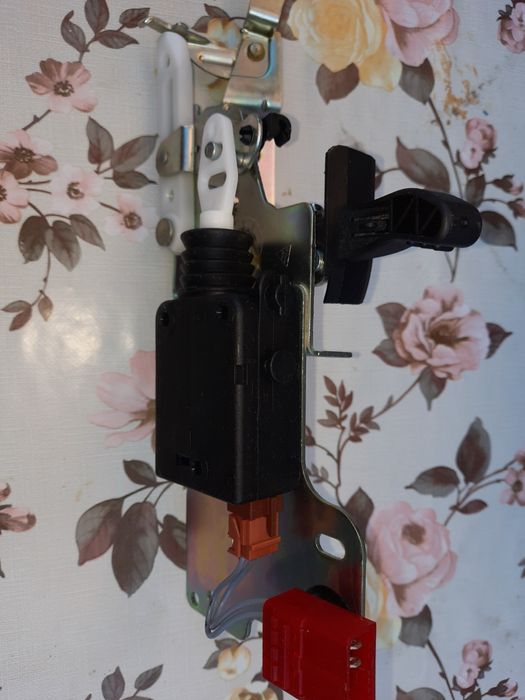 Incuietoare usa dreapta spate Citroen Berlingo , Peugeot Partner