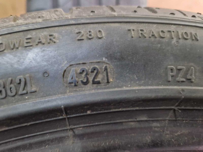 2 Pirelli R19 235/40
летни гуми
DOT4321