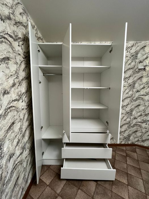 Продам хороший шкаф