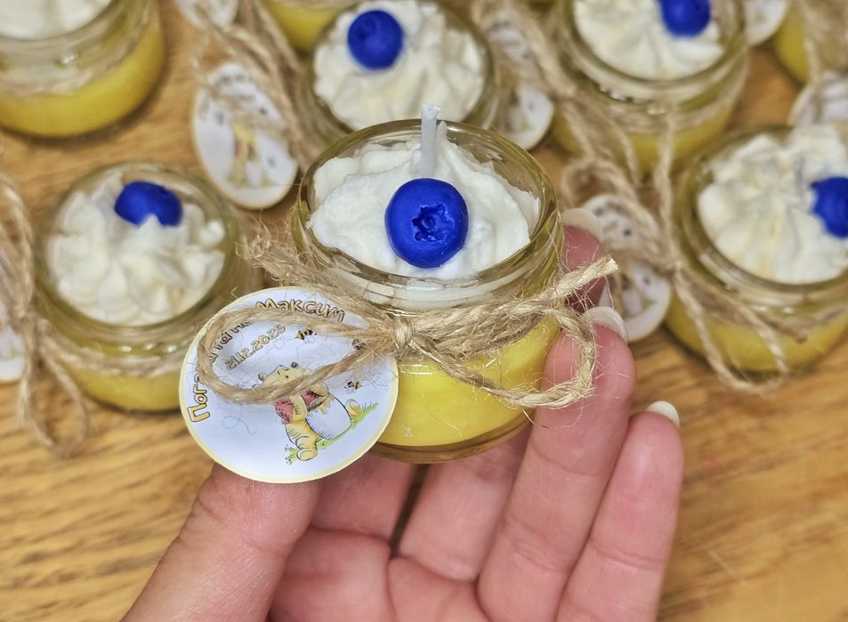 Малки бурканчета с ароматни свещи