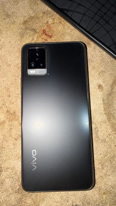 Телефон Vivo v2025