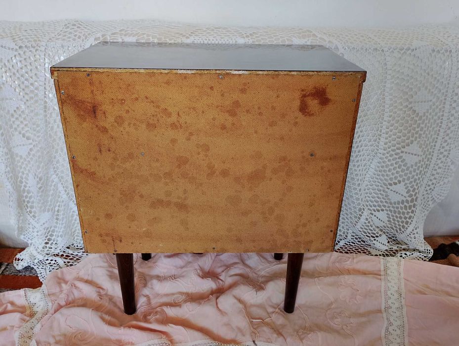 Нощно шкафче ретро