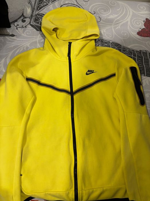 Tech fleece yellow