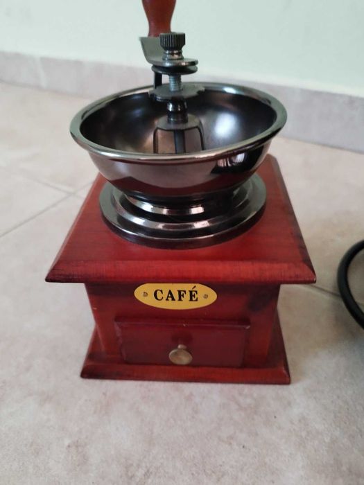 Монитор  ASUS VW202S +  КАФЕ  МАШИНА И  безжична клавиатура logitech