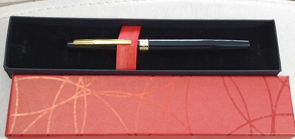 Stilou negru-auriu - deosebit(DLM - 280), nou