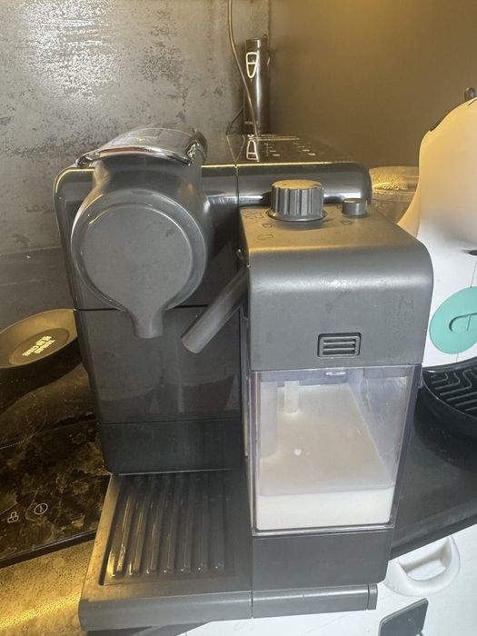 Кофемашина капсульная Delonghi nespresso