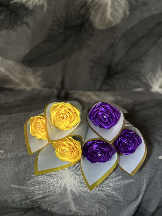 Buchete , cosulete cu trandafiri din satin