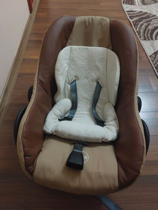 Vînd cărucior,pătuț,scoică auto și ladou .