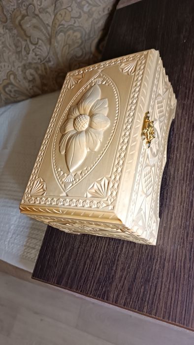 Продам шкатулку из липы.