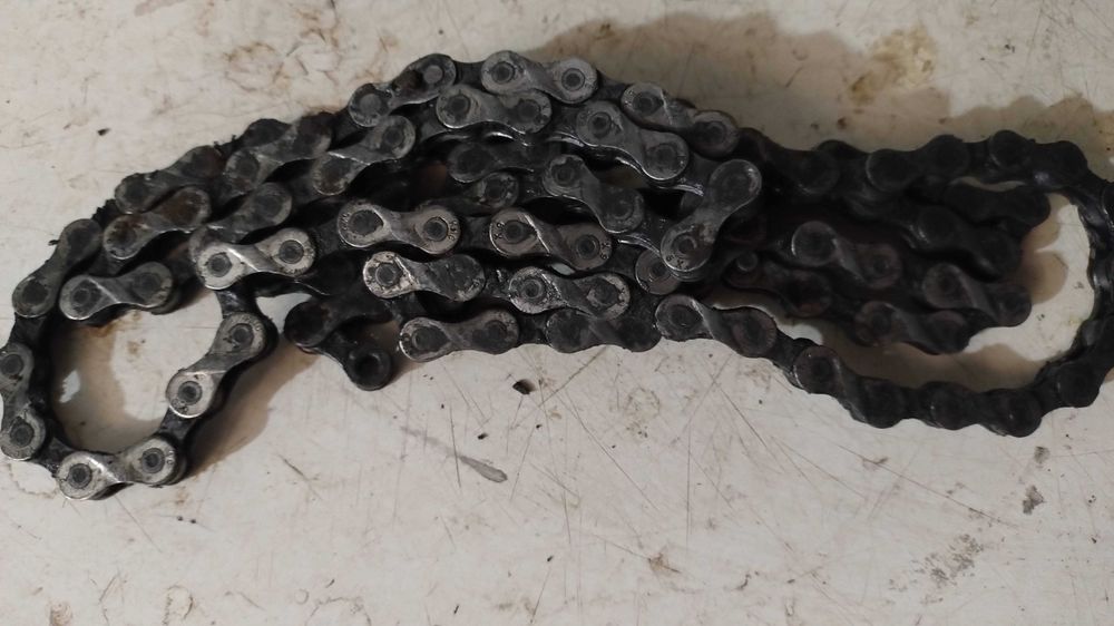 Vând pinioane, lant, schimbator, manetă schimbator 2x9 Shimano