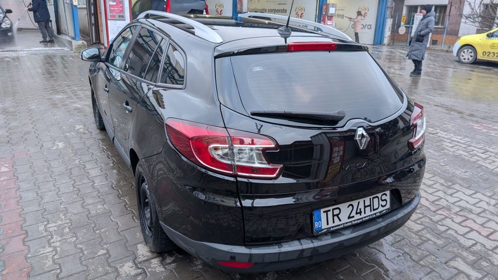 Vând Megane 3 2011 1.6 E5 157k izolata fonic