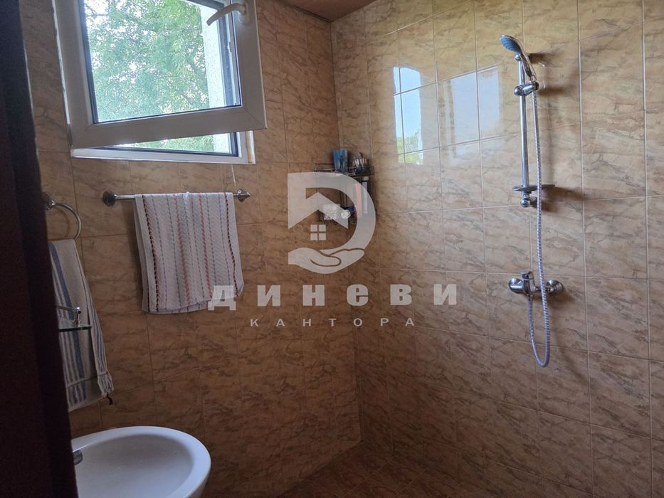 Двуетажна къща в село Могила