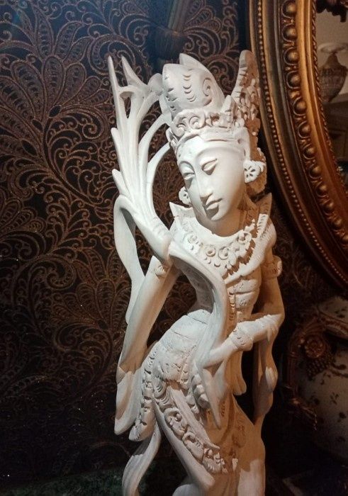 Sculptura deosebita realizata integral manual, lemnul crocodilului un