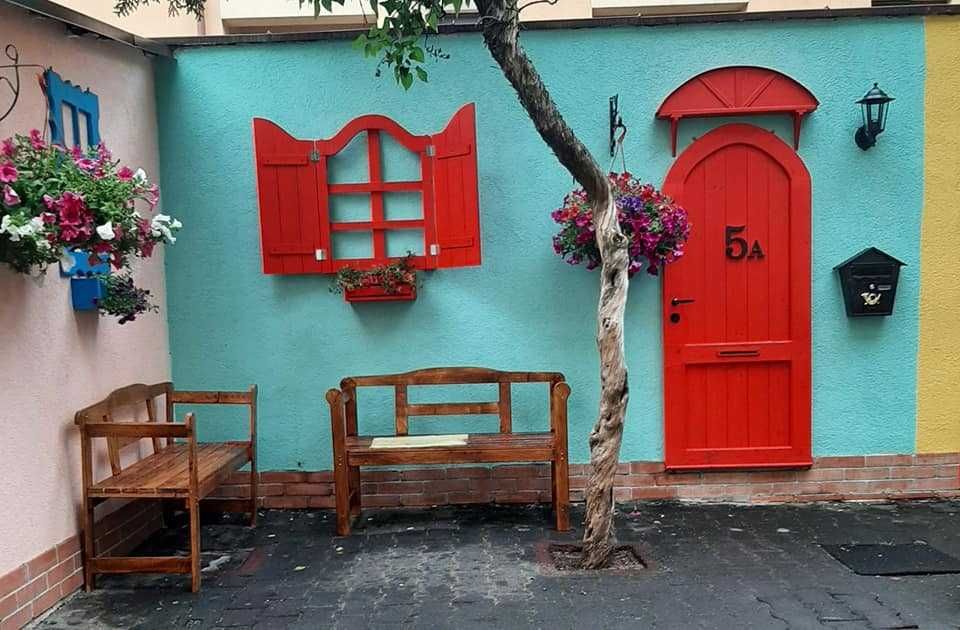 Fereastra falsa din lemn