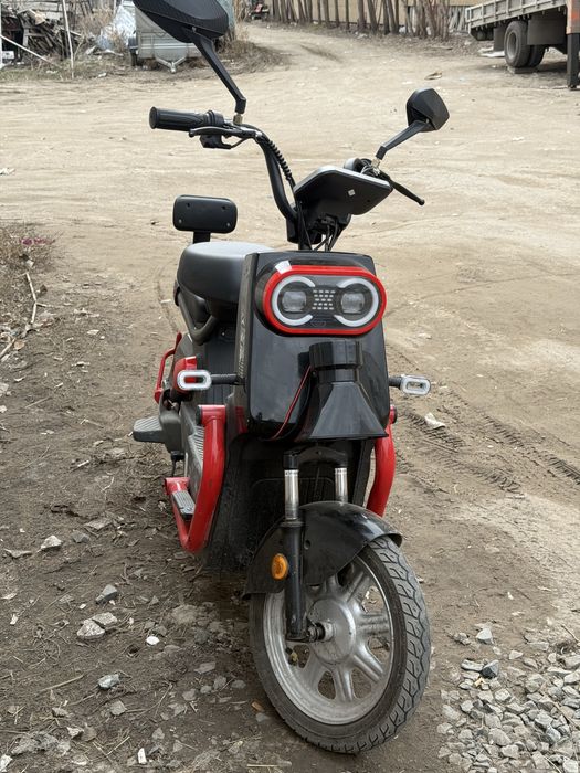 Продам электроскутер танк 108