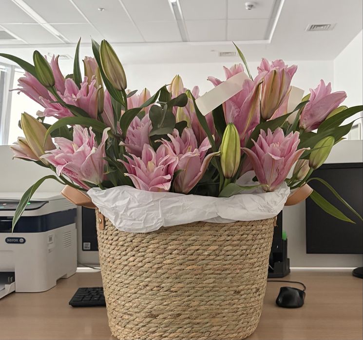Цветы Лилия в корзинке