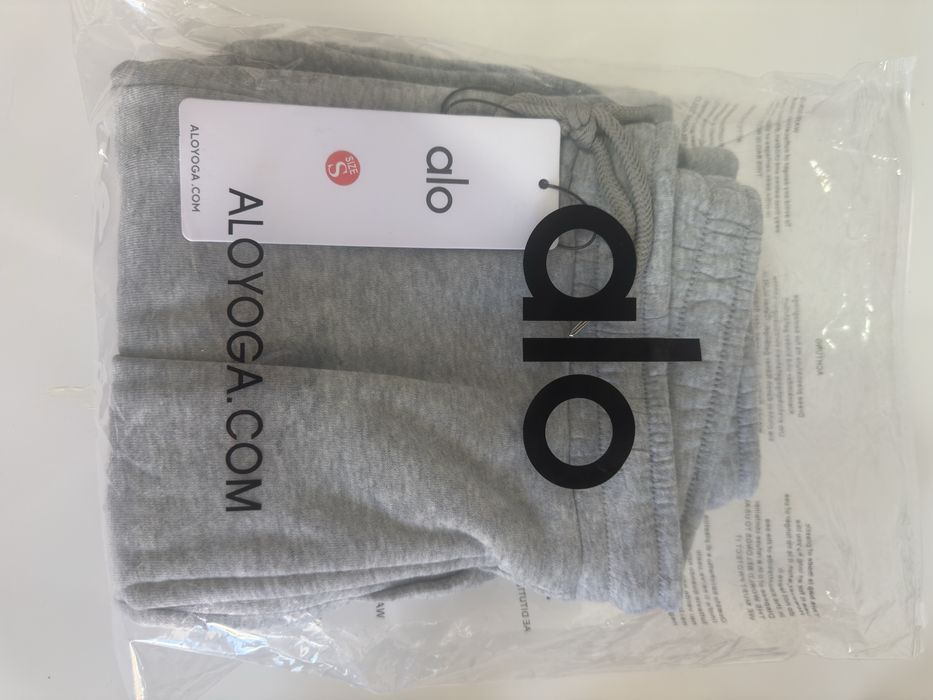 Продается спортивне костюмы alo yoga