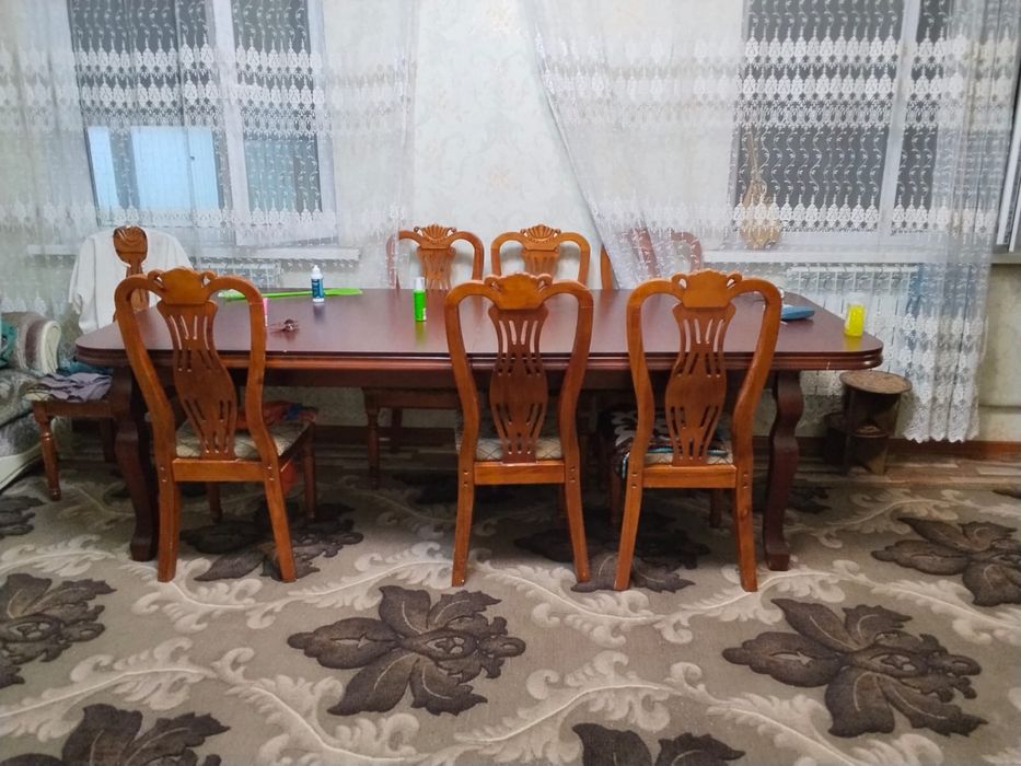 Продам стол для гостинной