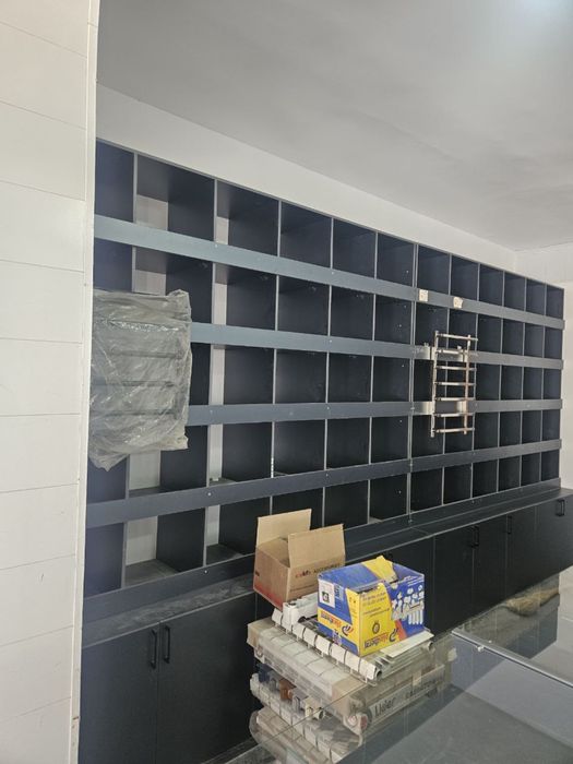 Vitrina mebel sotiladi arzon narxda