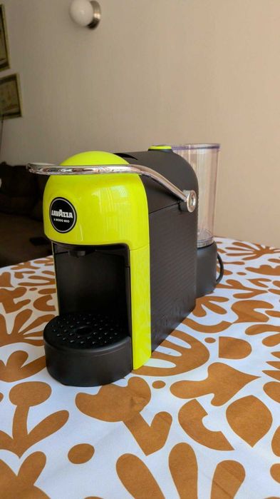 Кафе машина Lavazza A Modo Mio като чисто нова