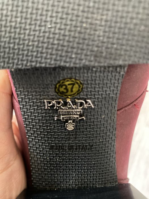 Продам оригинальные демисезонные  ботильоны Prada.
