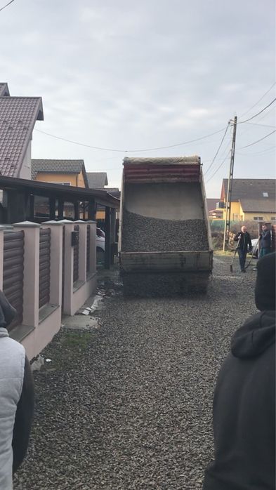 Transport basculabil sort moloz