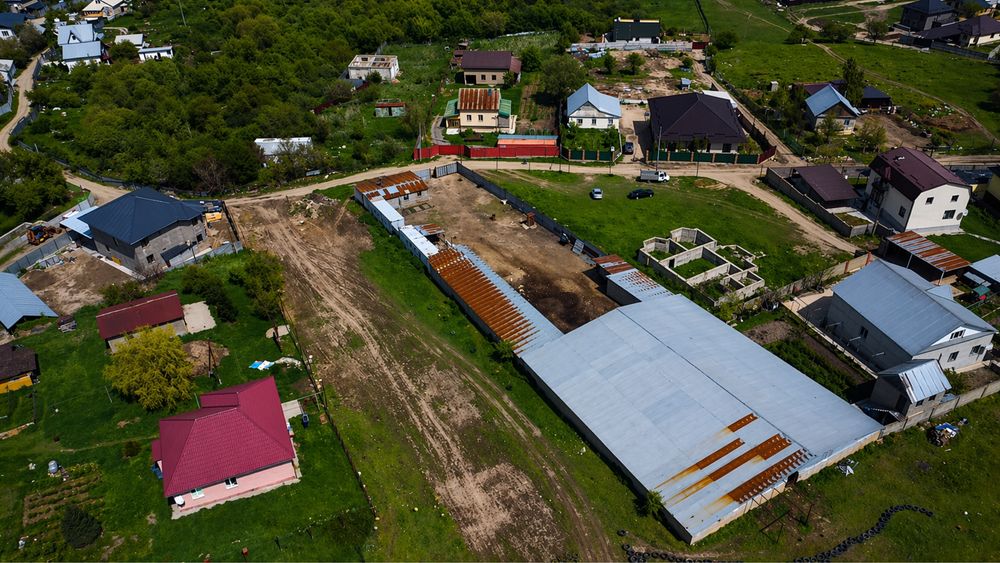 Участок 26.5 соток, 5 помещений для содержания скота