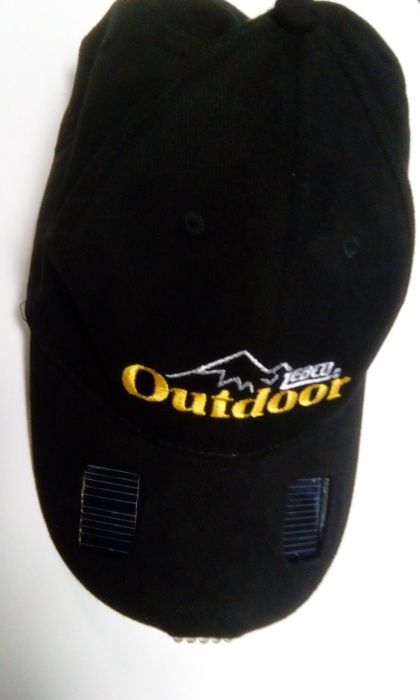 Шапка ZEBCO с интегриран LED челник и соларно захранване