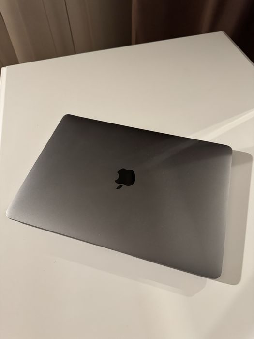 Продам MacBook Air 13”