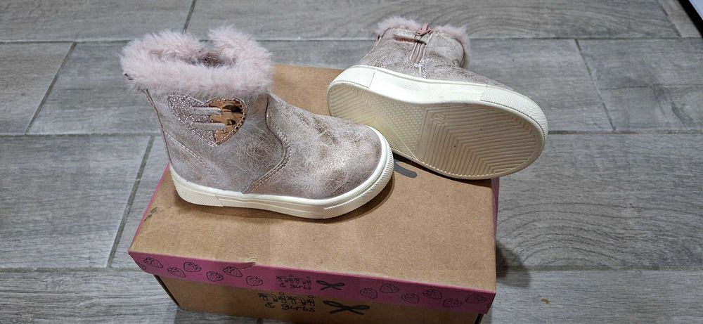 Бебешки обувки много запазени