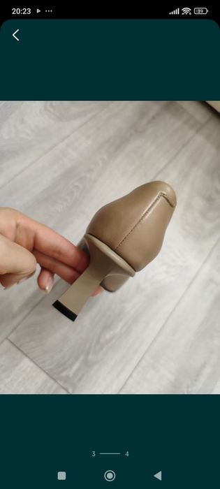 Продам бежевые туфли