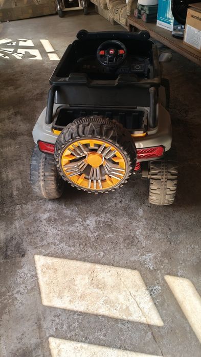 Elektr bolalar mashinasi 2 bolaga moljallangan